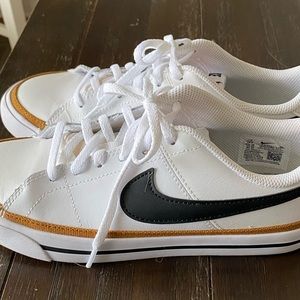 Nike Court Legacy